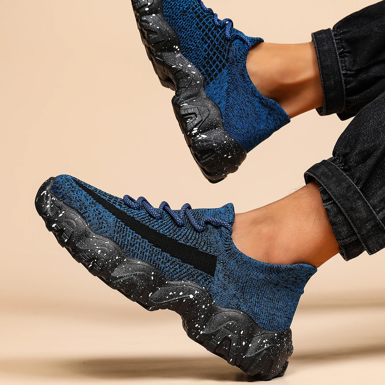 Nova Flyknit Sneakers