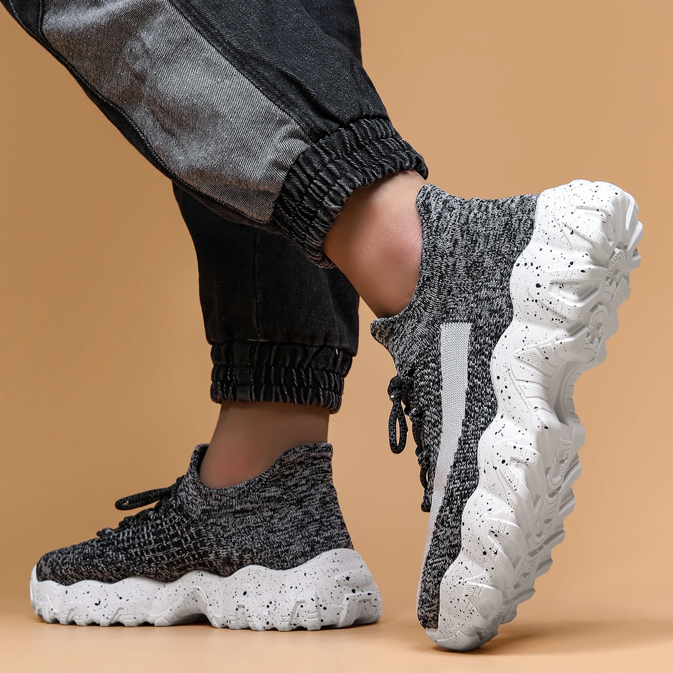 Nova Flyknit Sneakers