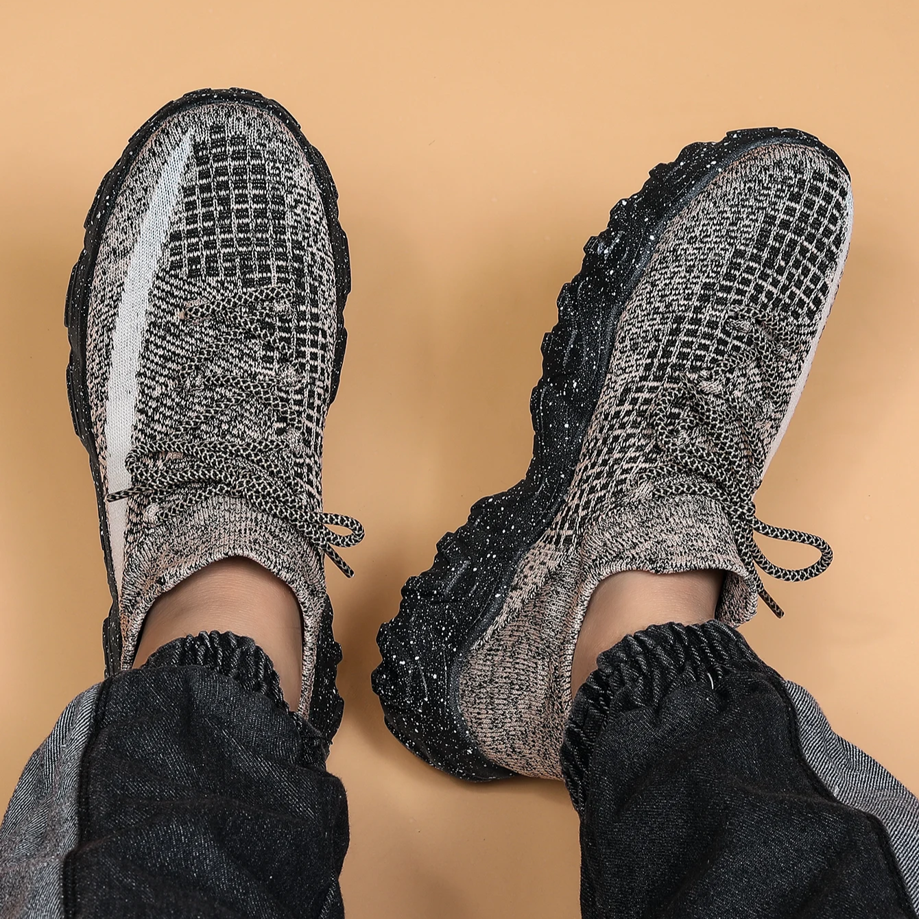 Nova Flyknit Sneakers