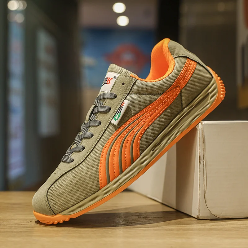 Nova Retro Sneakers