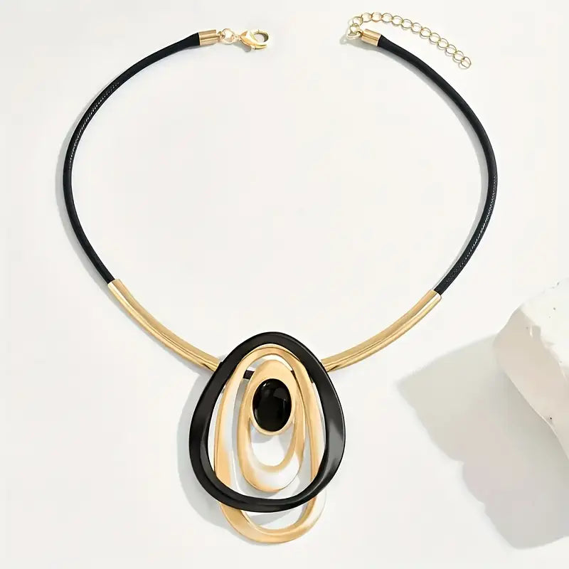 Linéa Loop Necklace